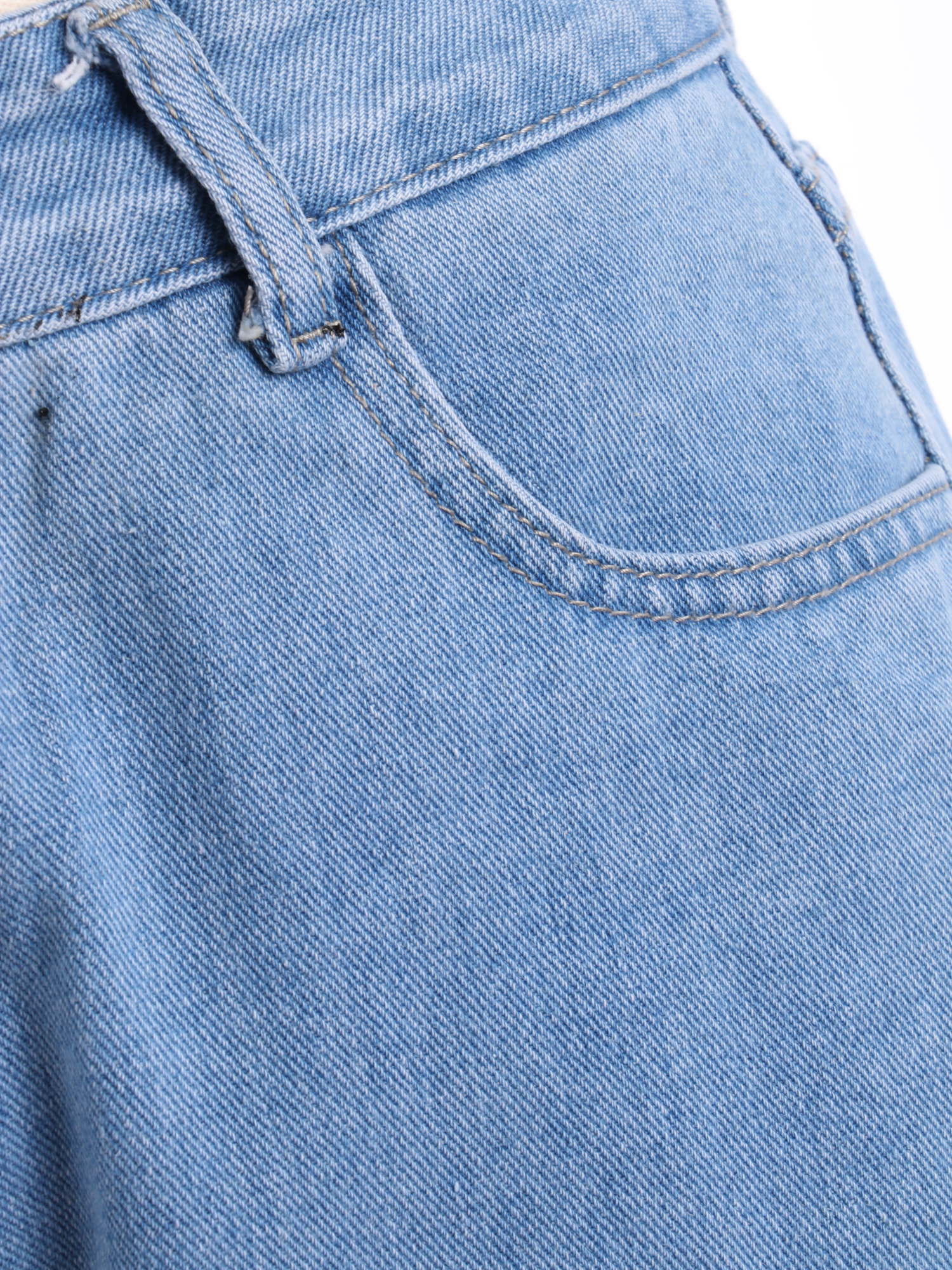 Stylish Straight-Leg Cutoff Shorts