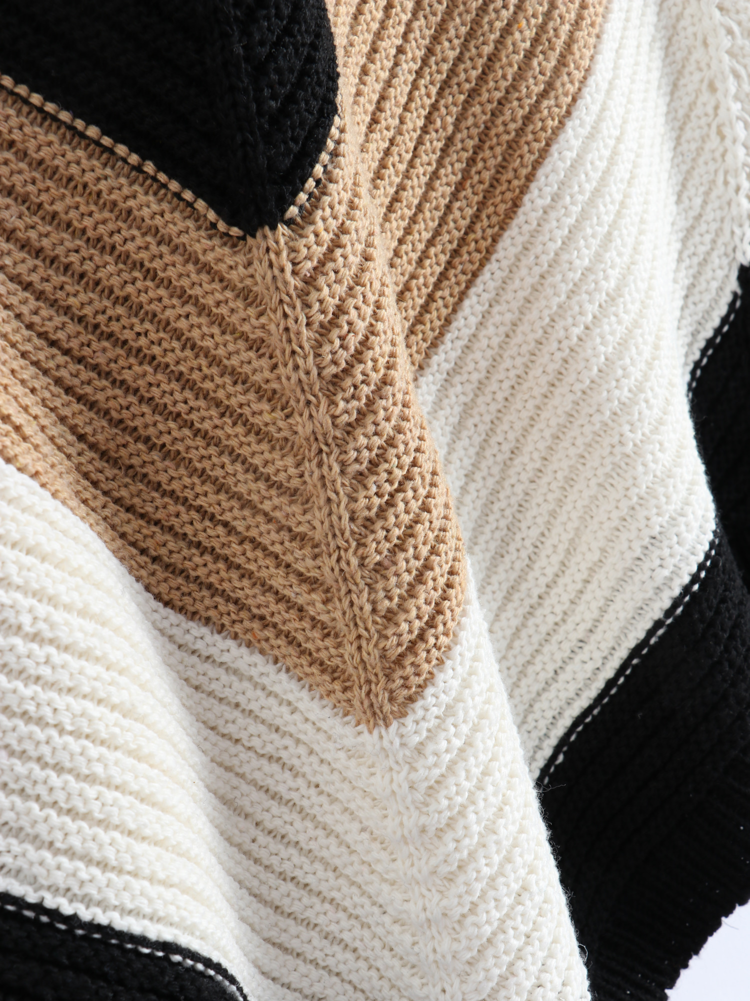 Roundneck Loose Colorblock Knit Sweater