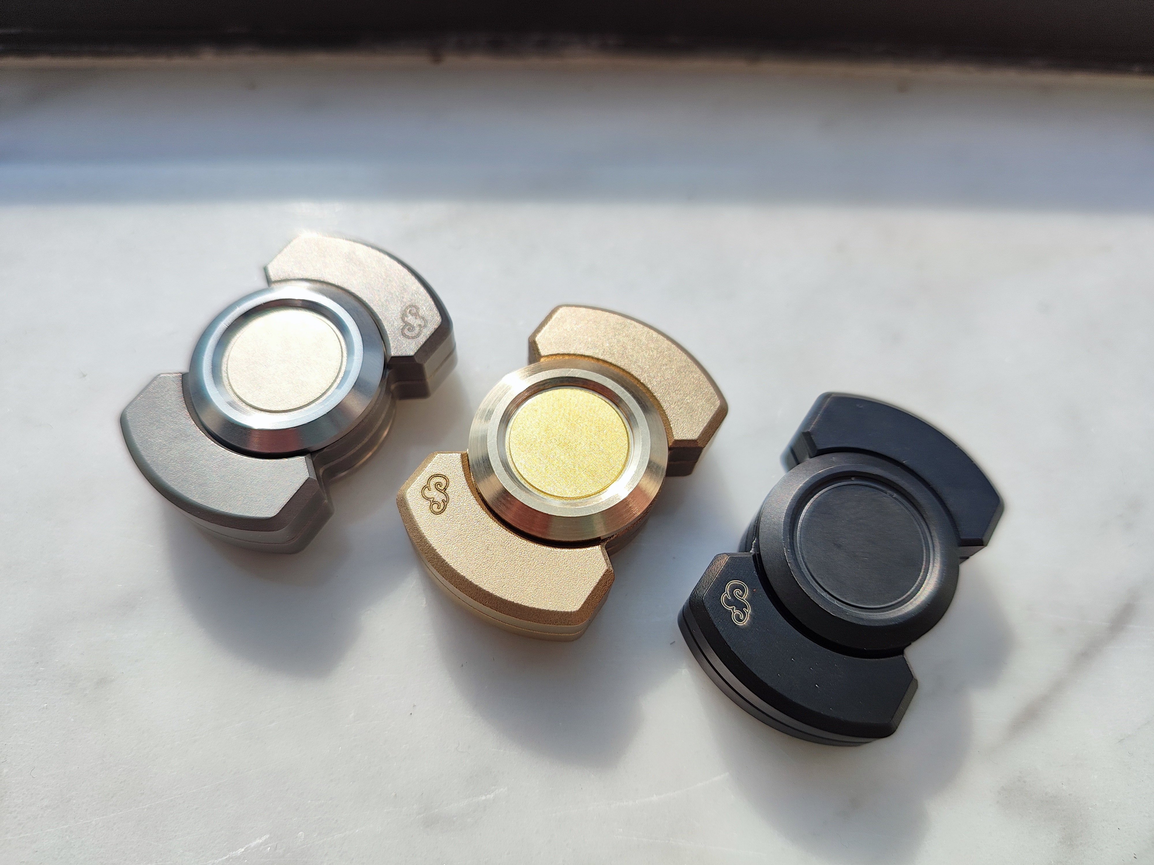 three-body cube-Big white EDC