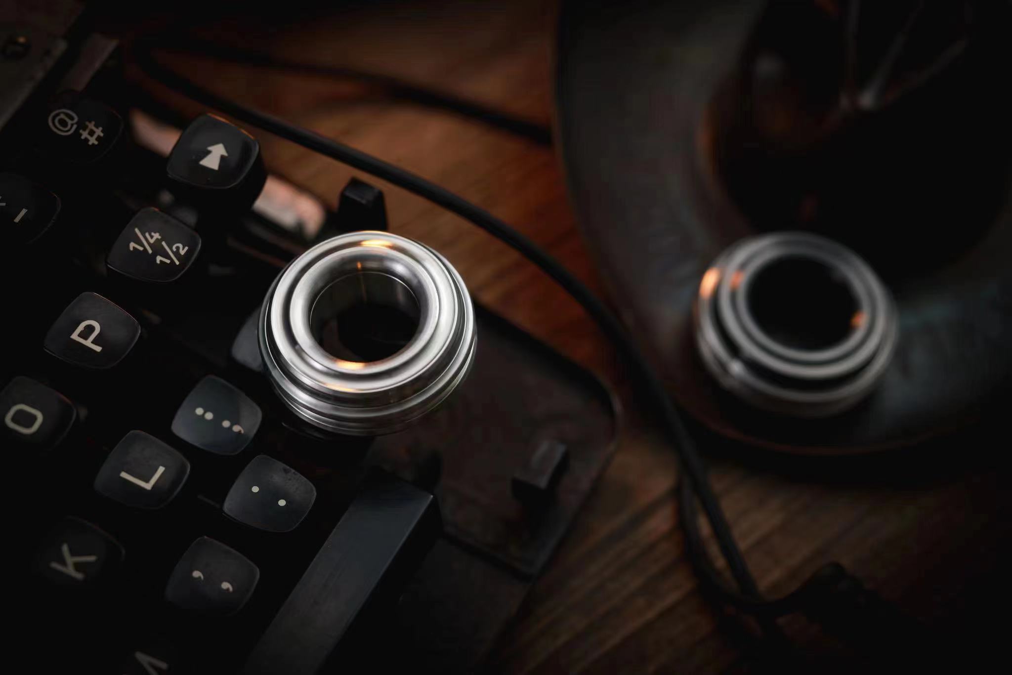 Mechanical Ring I-Big white EDC