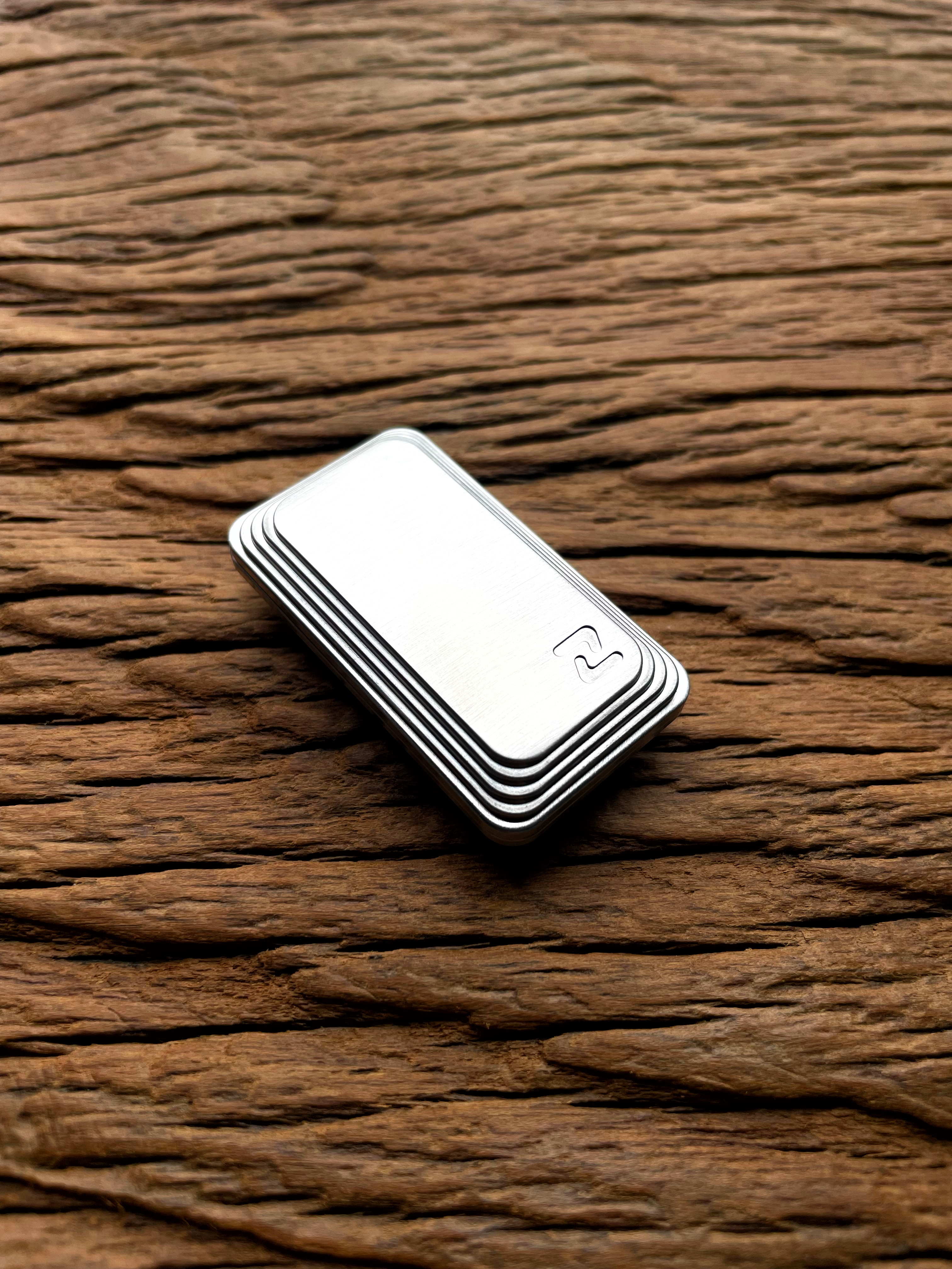 MAGIC TRACK-Big white EDC