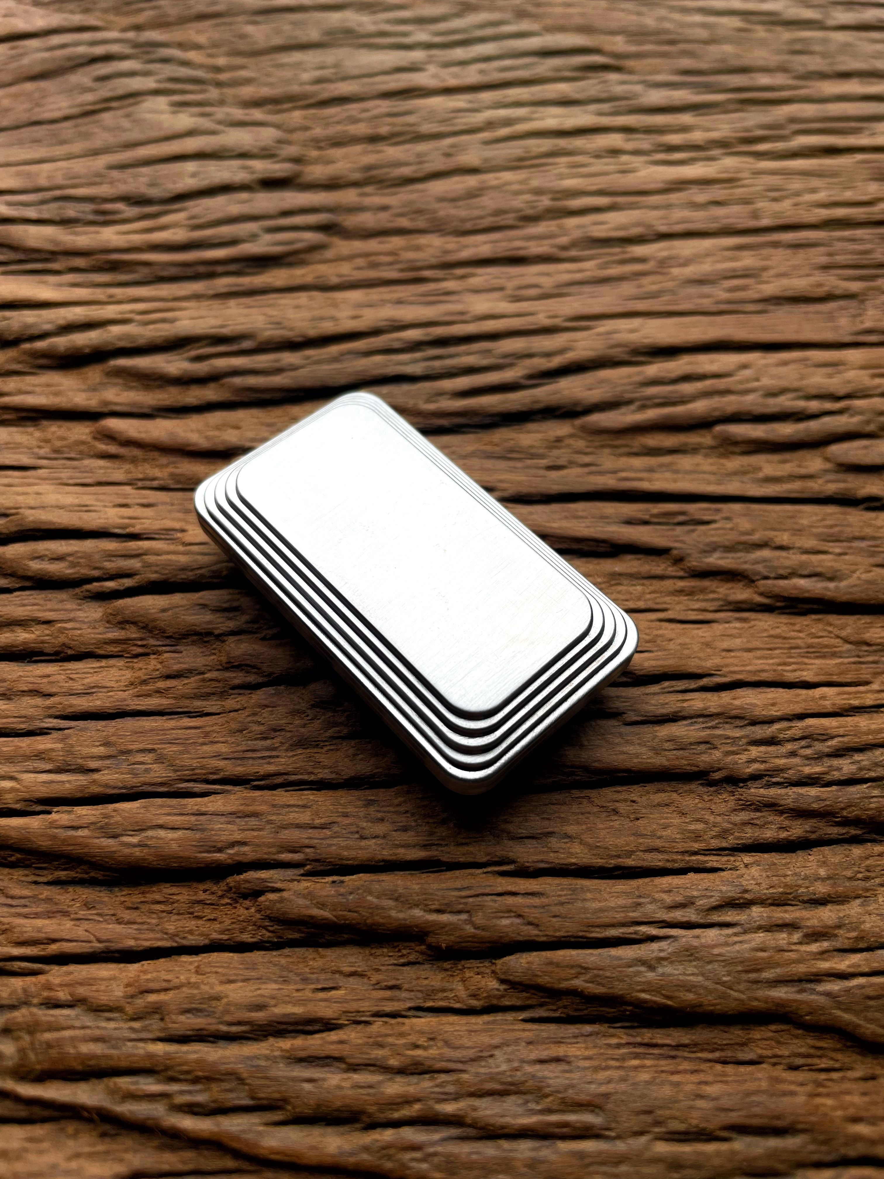 MAGIC TRACK-Big white EDC