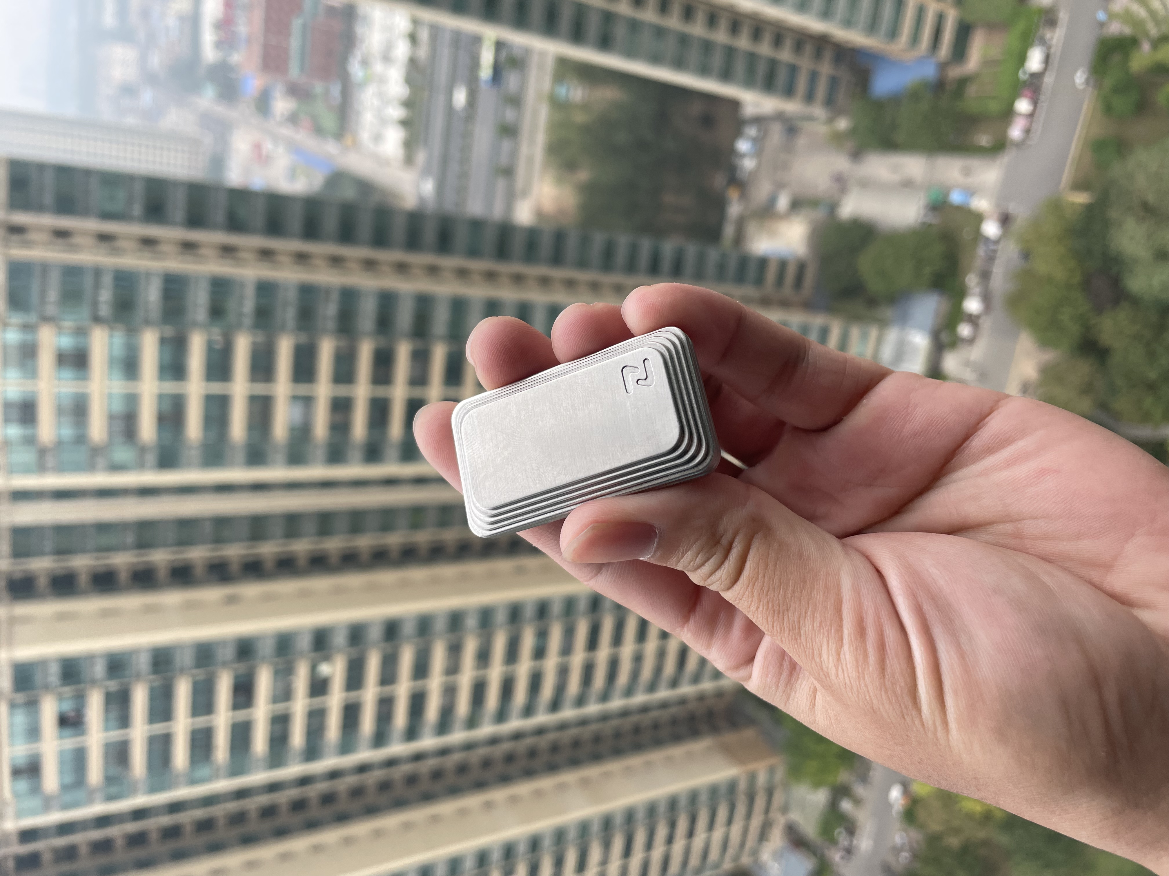 MAGIC TRACK-Big white EDC