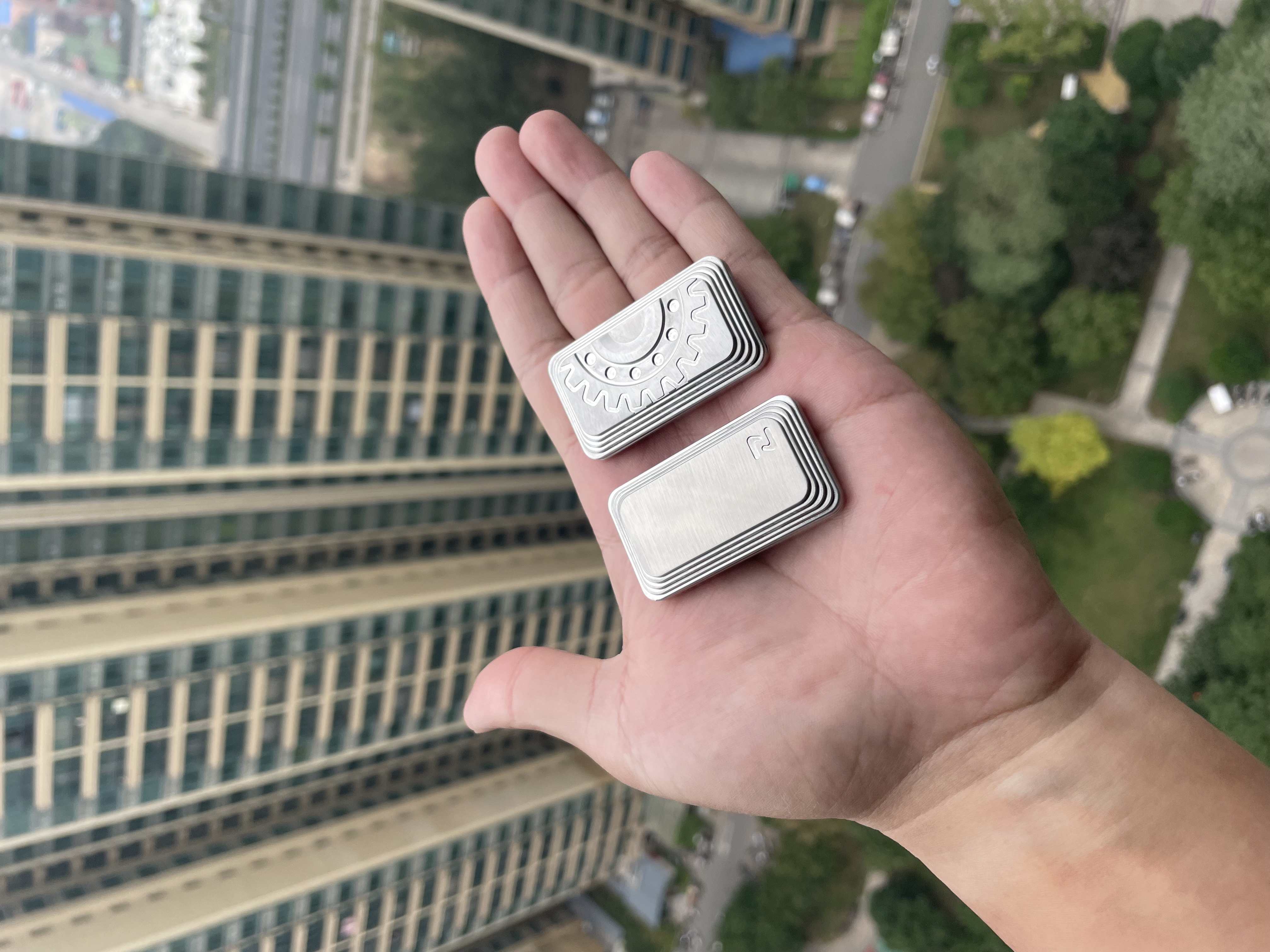 MAGIC TRACK-Big white EDC