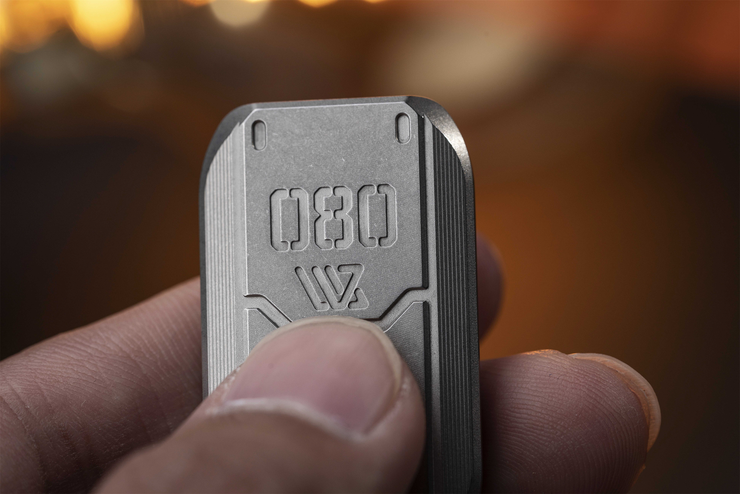 reactive armar shieid slider-Big white EDC