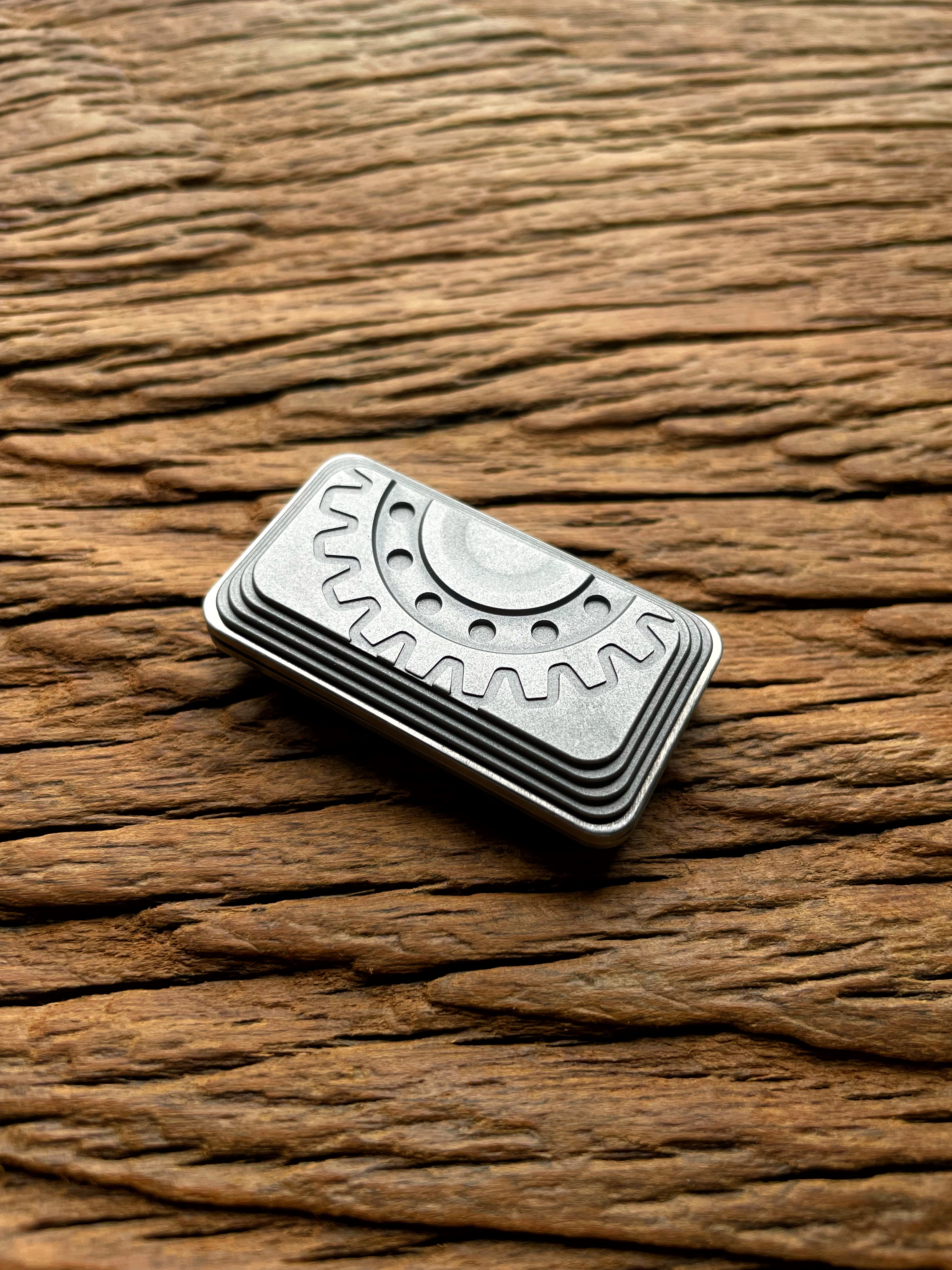 MAGIC TRACK-Big white EDC