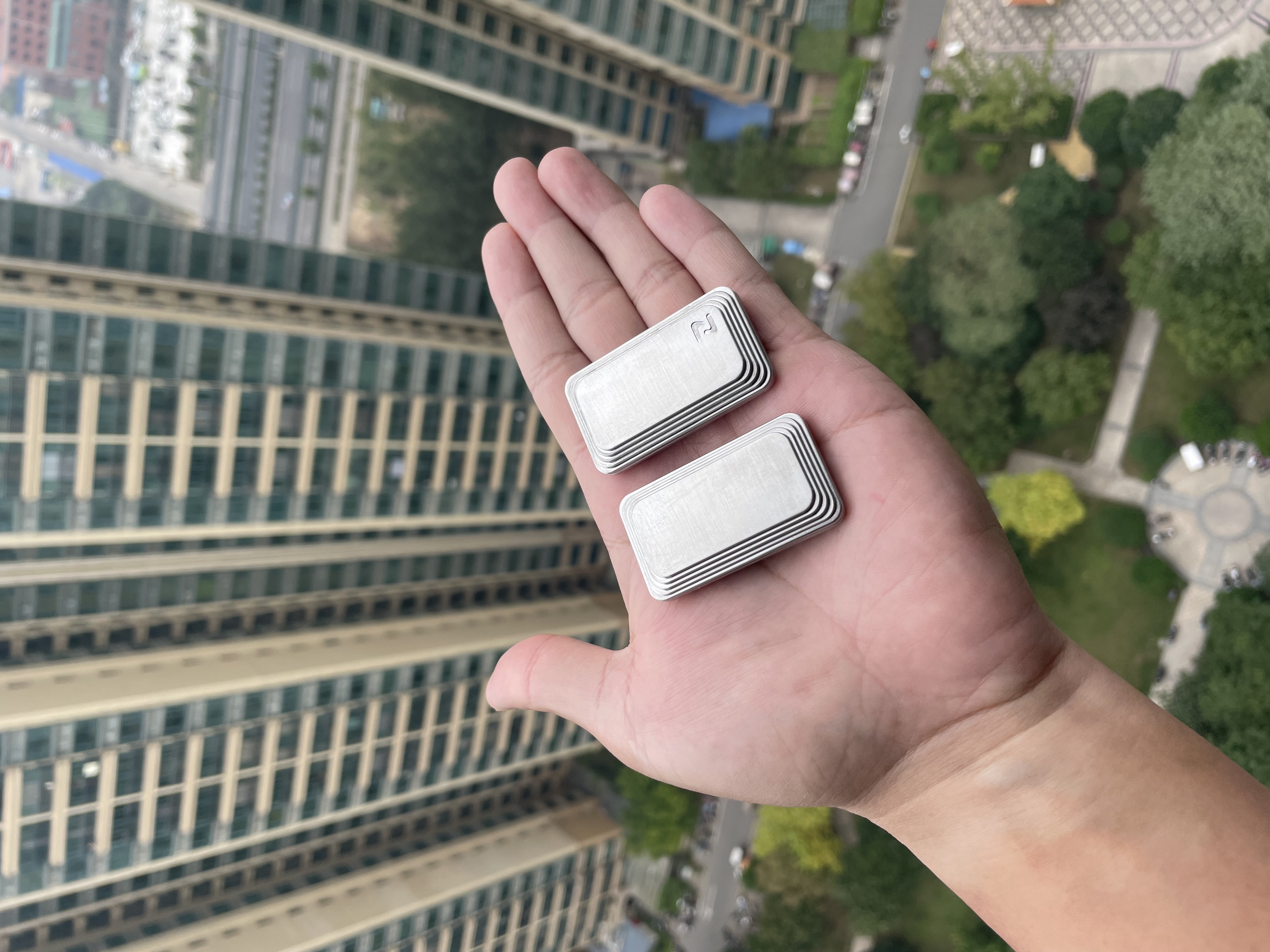 MAGIC TRACK-Big white EDC