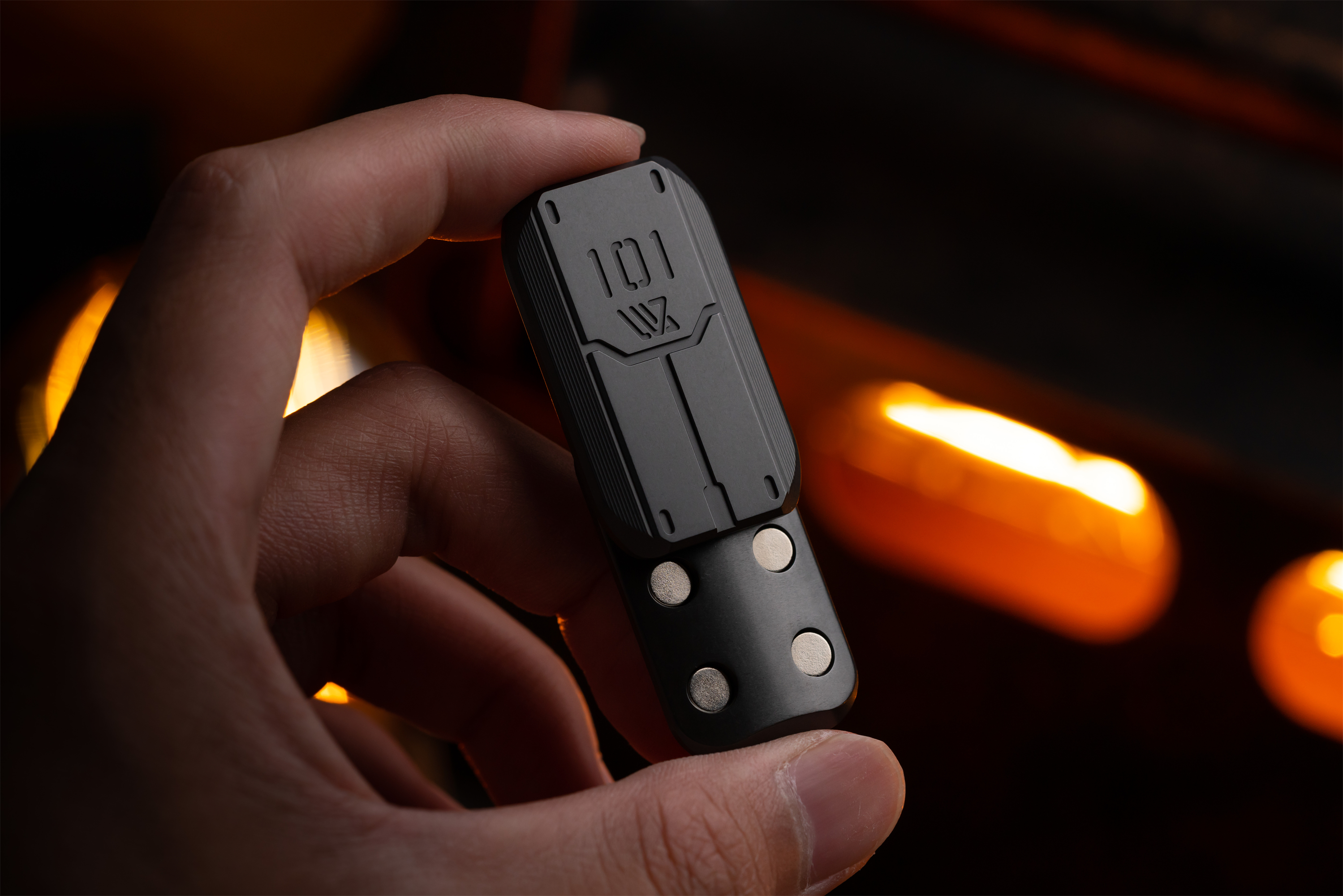 reactive armar shieid slider-Big white EDC