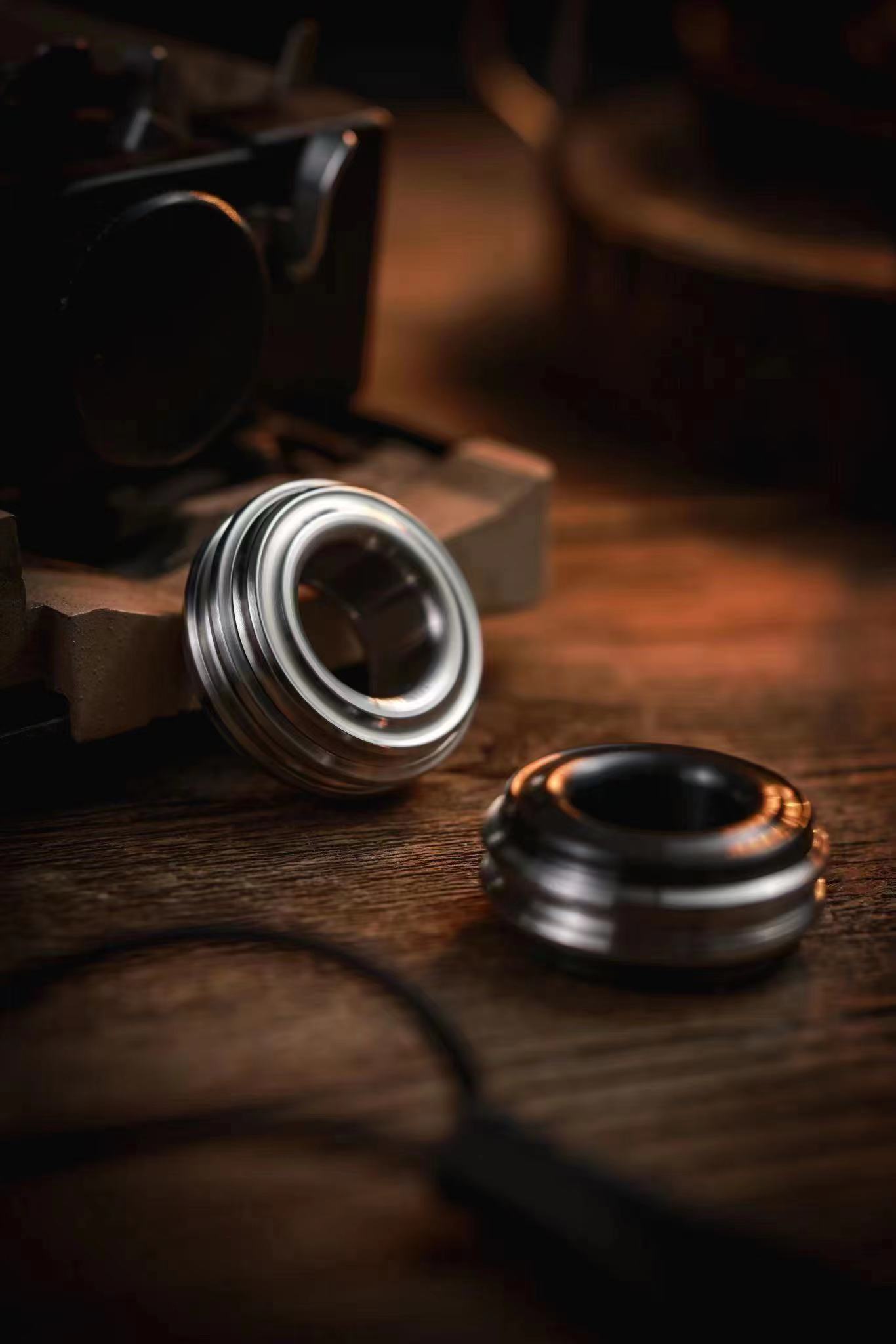 Mechanical Ring I-Big white EDC