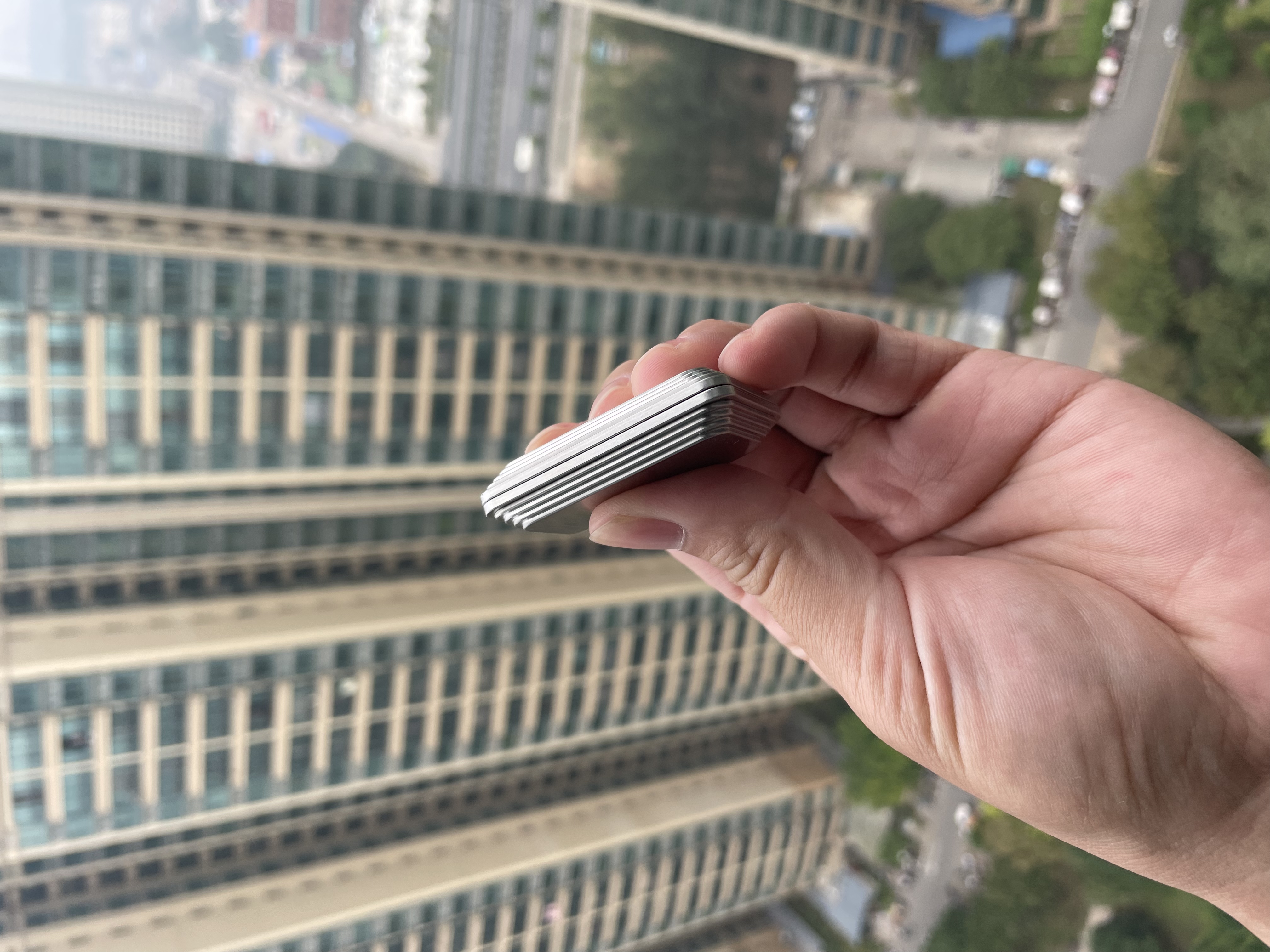 MAGIC TRACK-Big white EDC