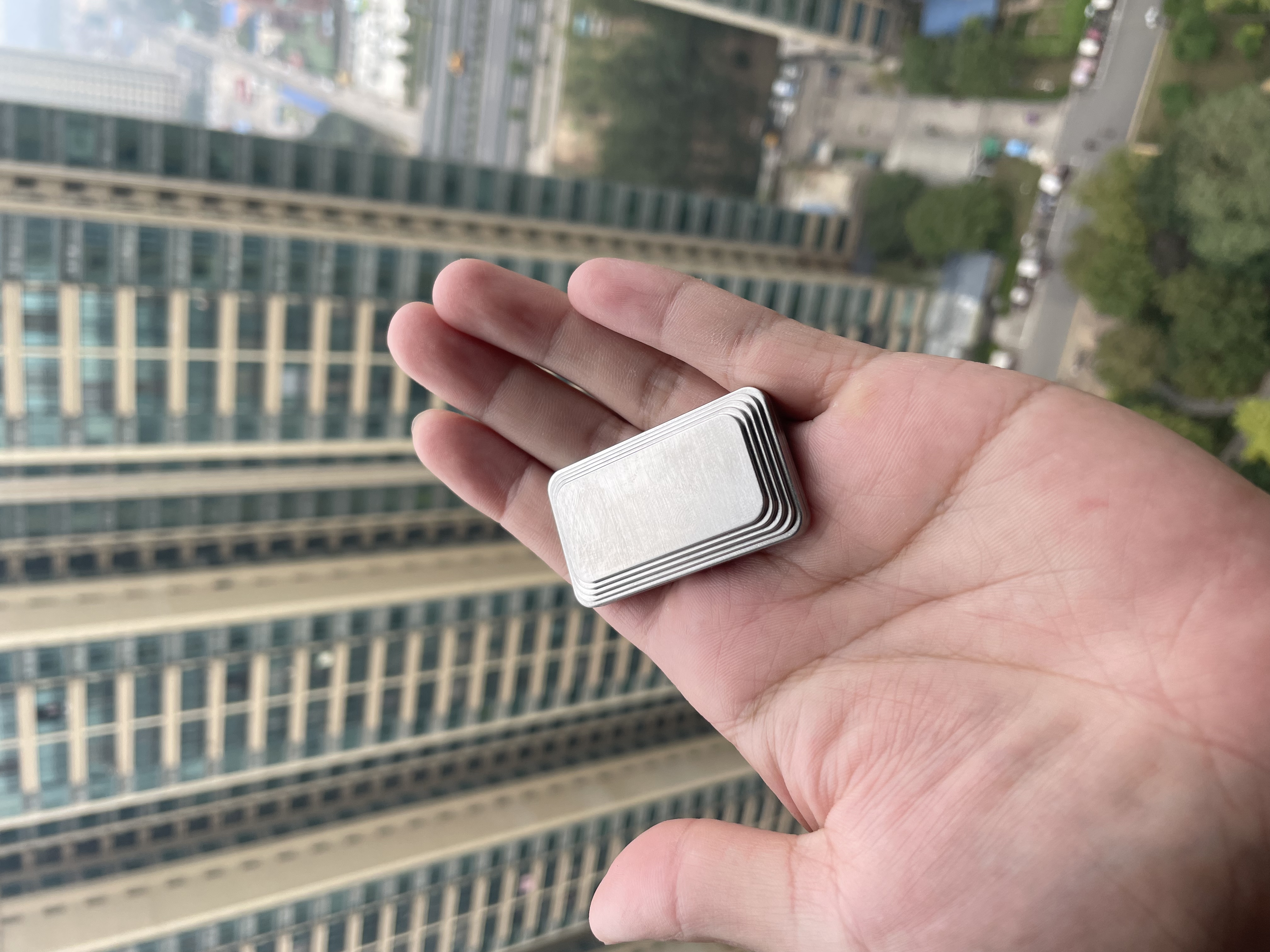 MAGIC TRACK-Big white EDC