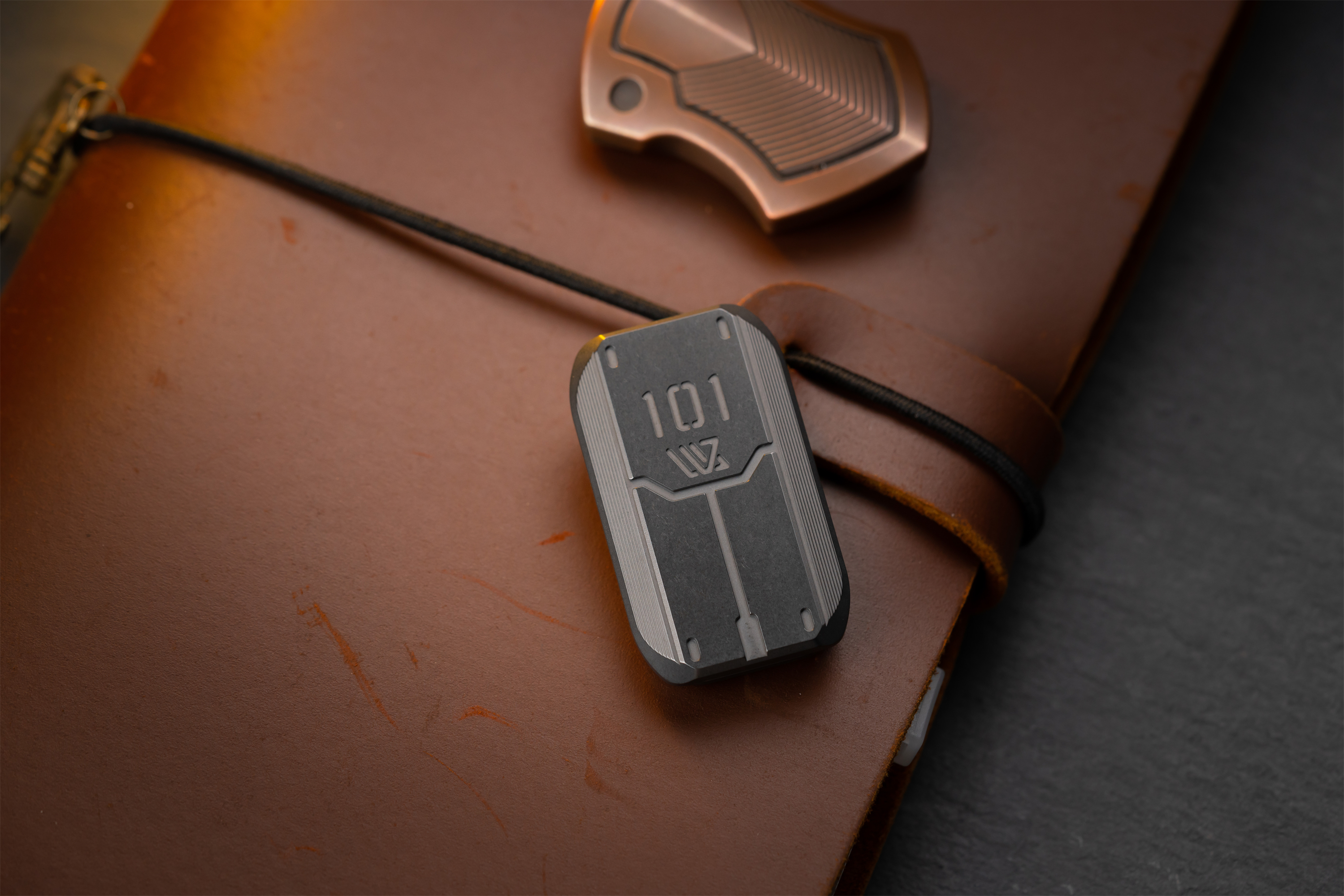 reactive armar shieid slider-Big white EDC