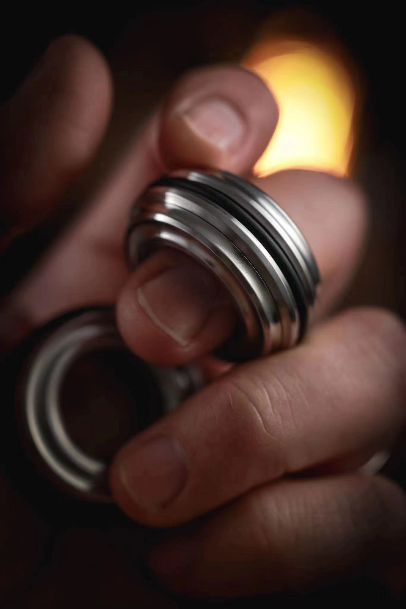 Mechanical Ring I-Big white EDC