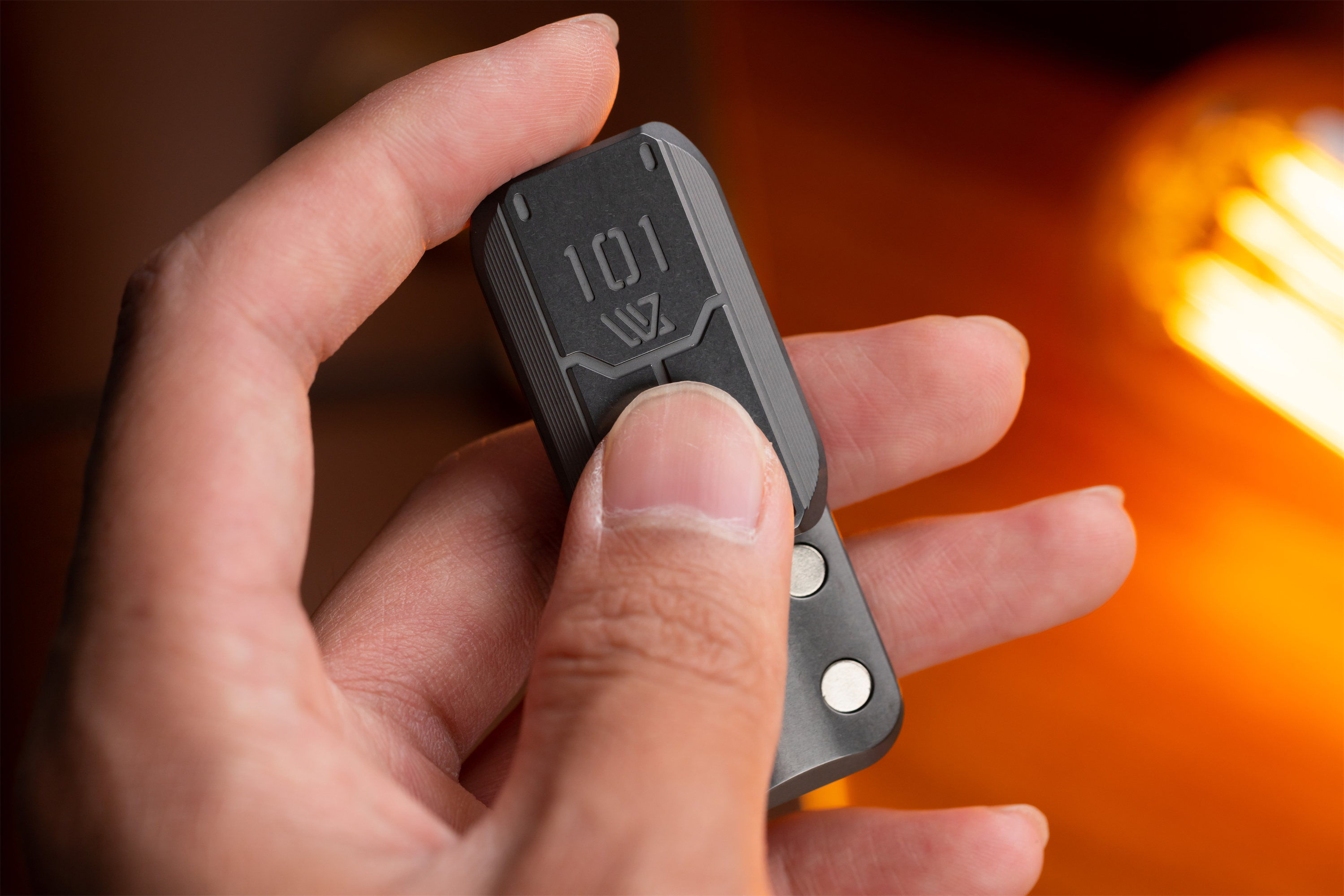 reactive armar shieid slider-Big white EDC