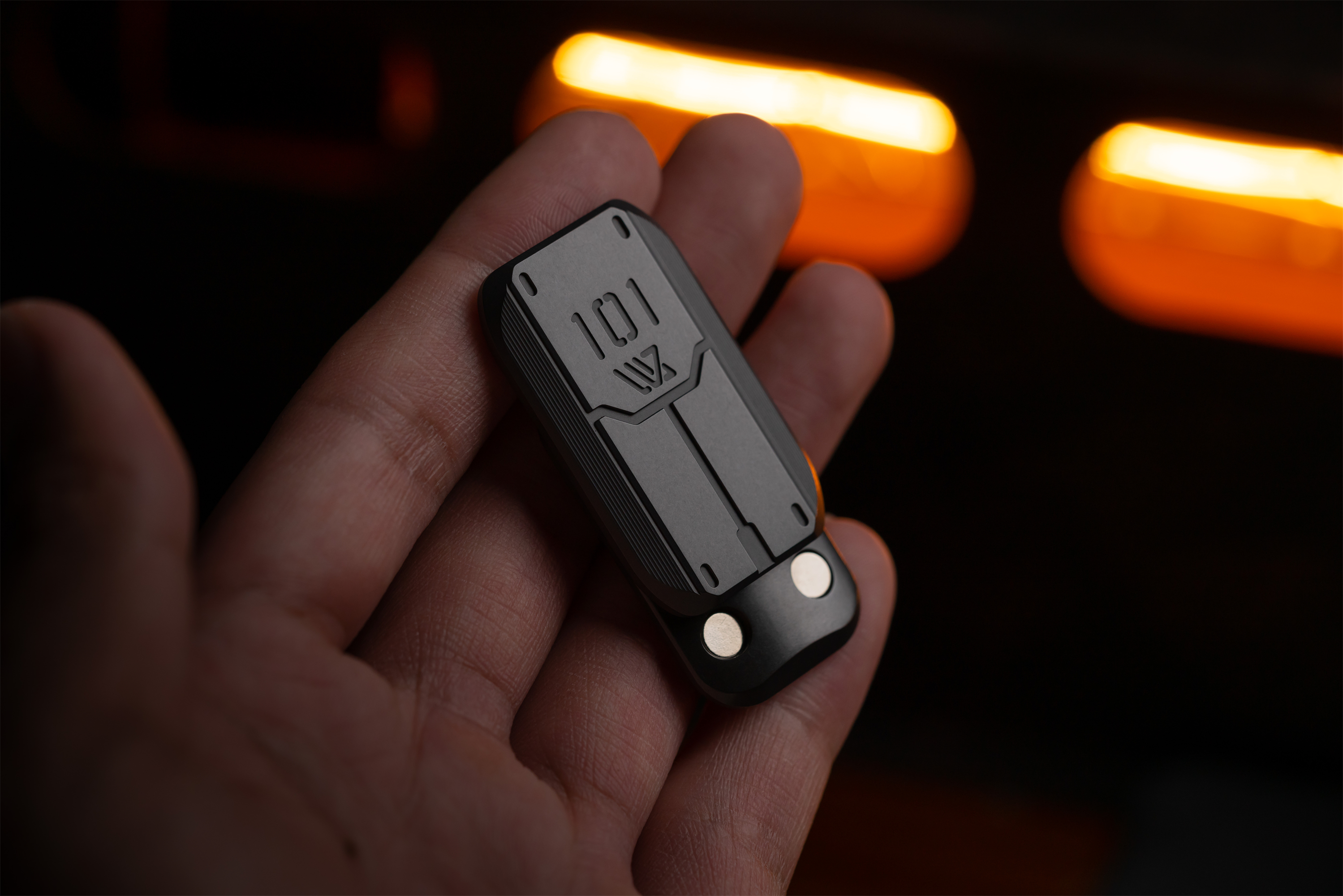 reactive armar shieid slider-Big white EDC