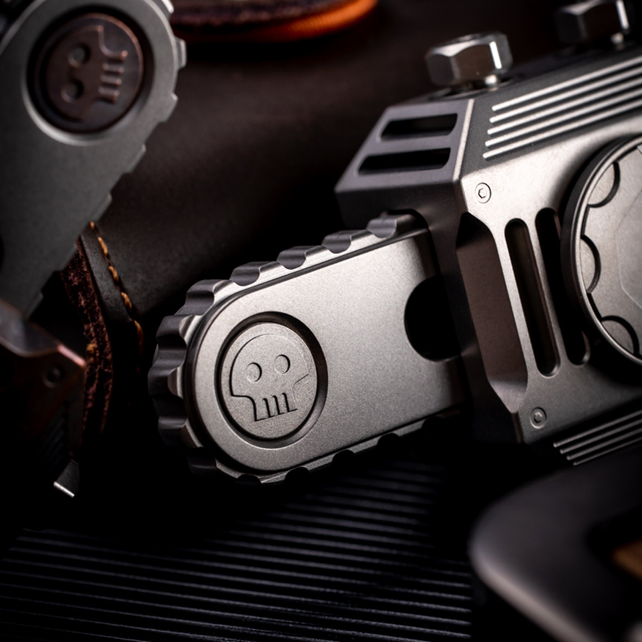 Chainsaw 2.0-Big white EDC