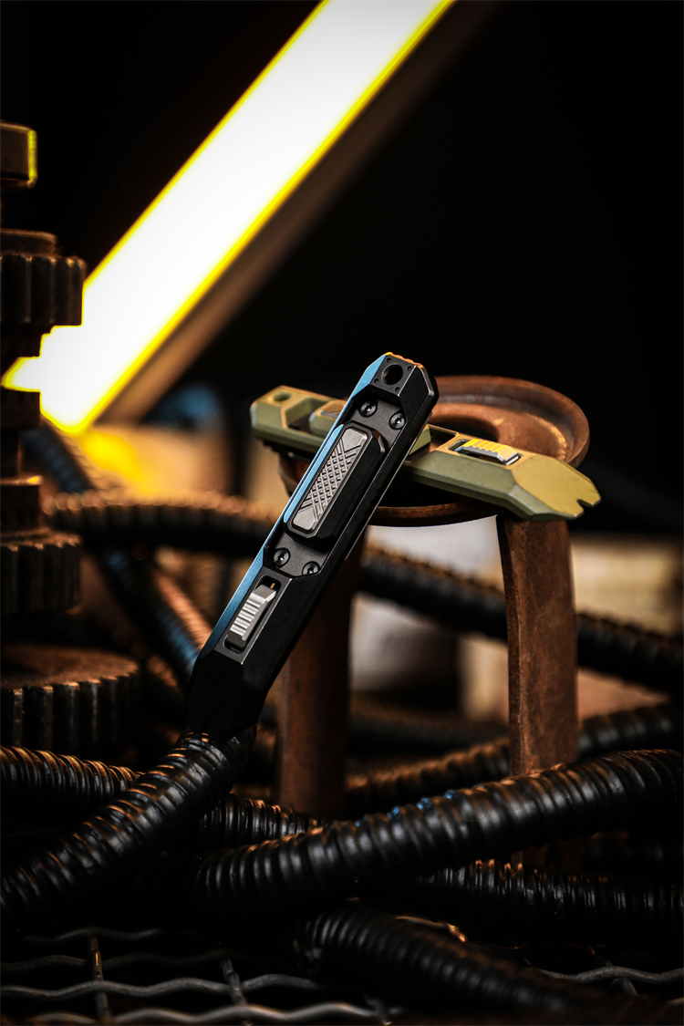 sound column mecha-Big white EDC