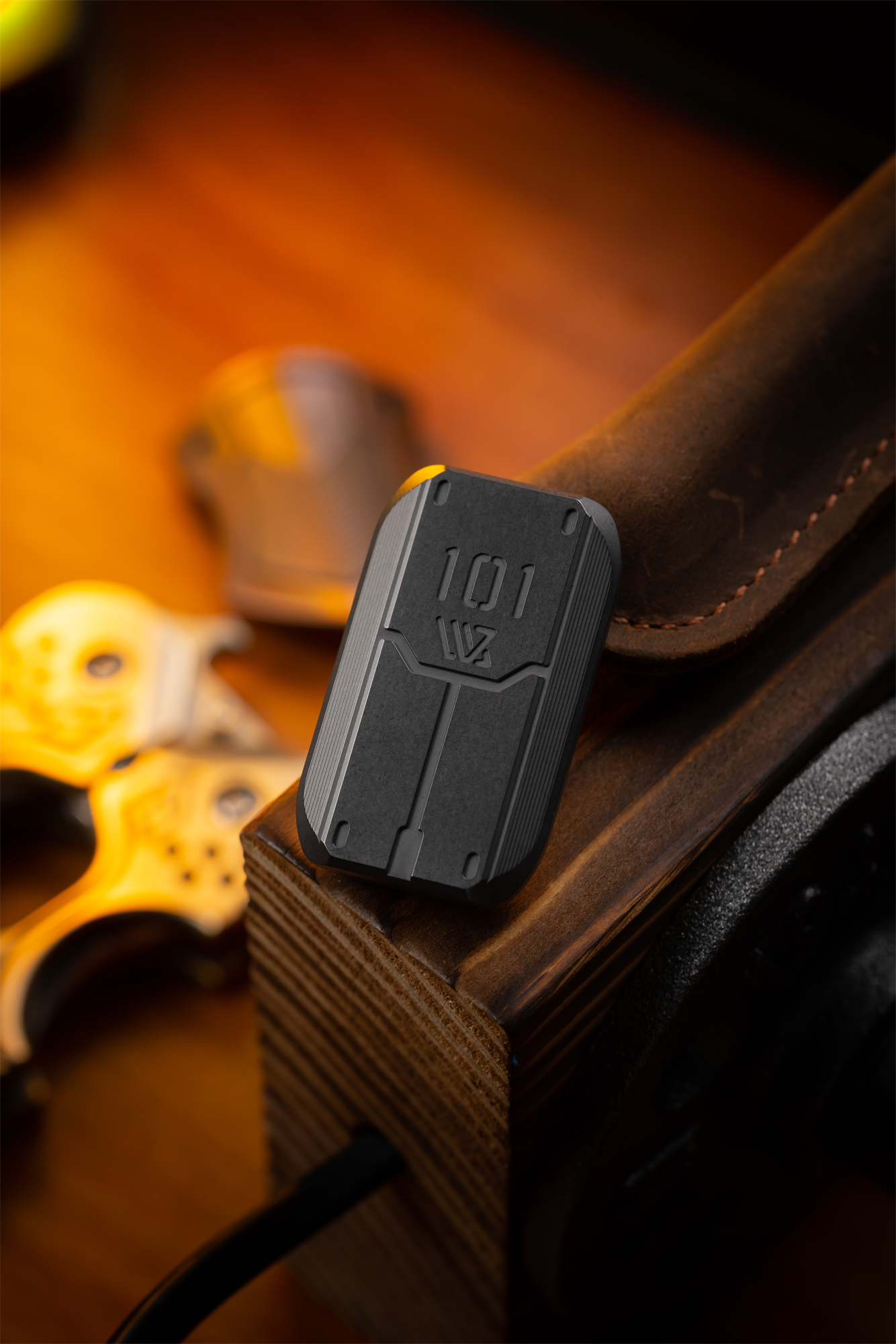 reactive armar shieid slider-Big white EDC