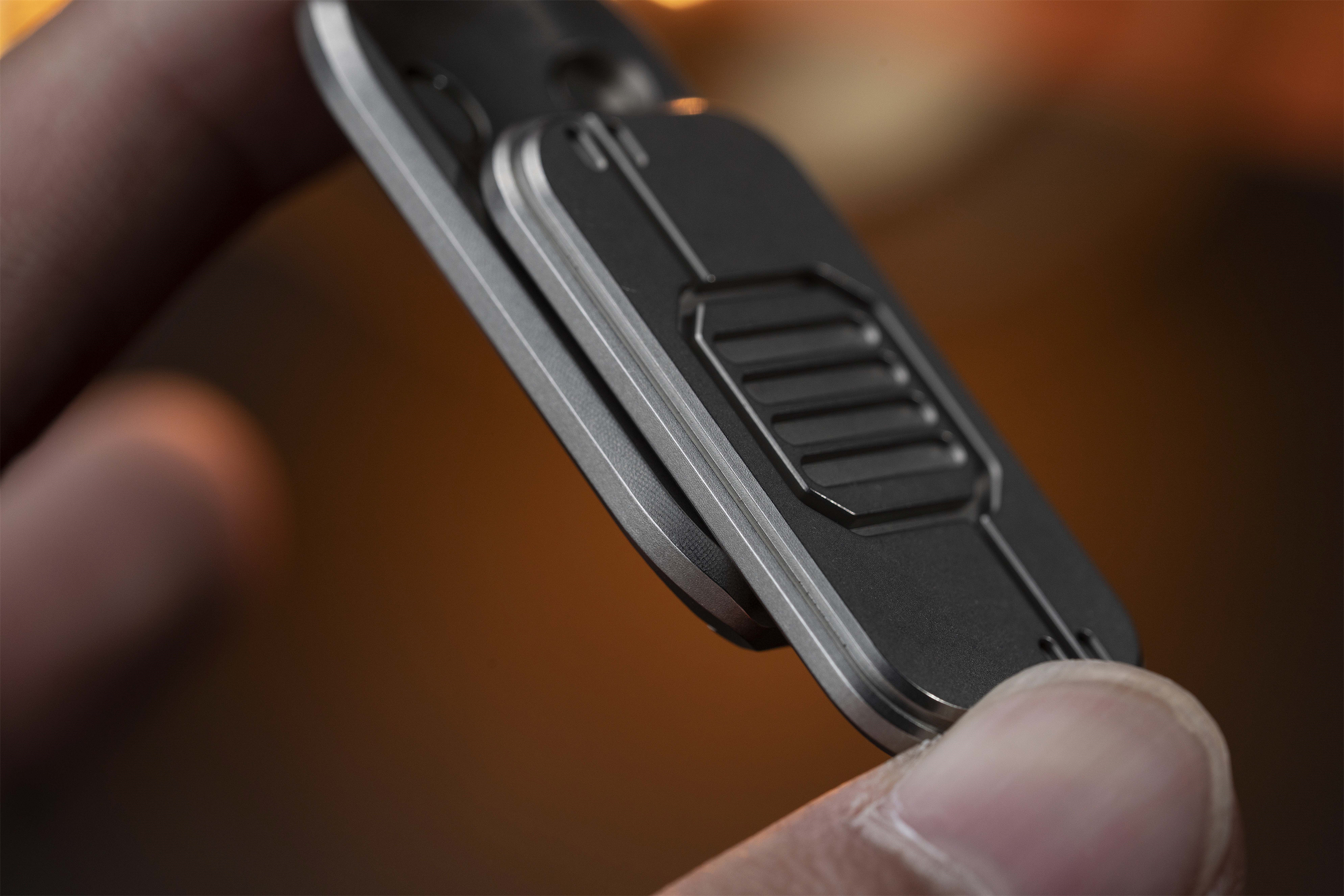 reactive armar shieid slider-Big white EDC