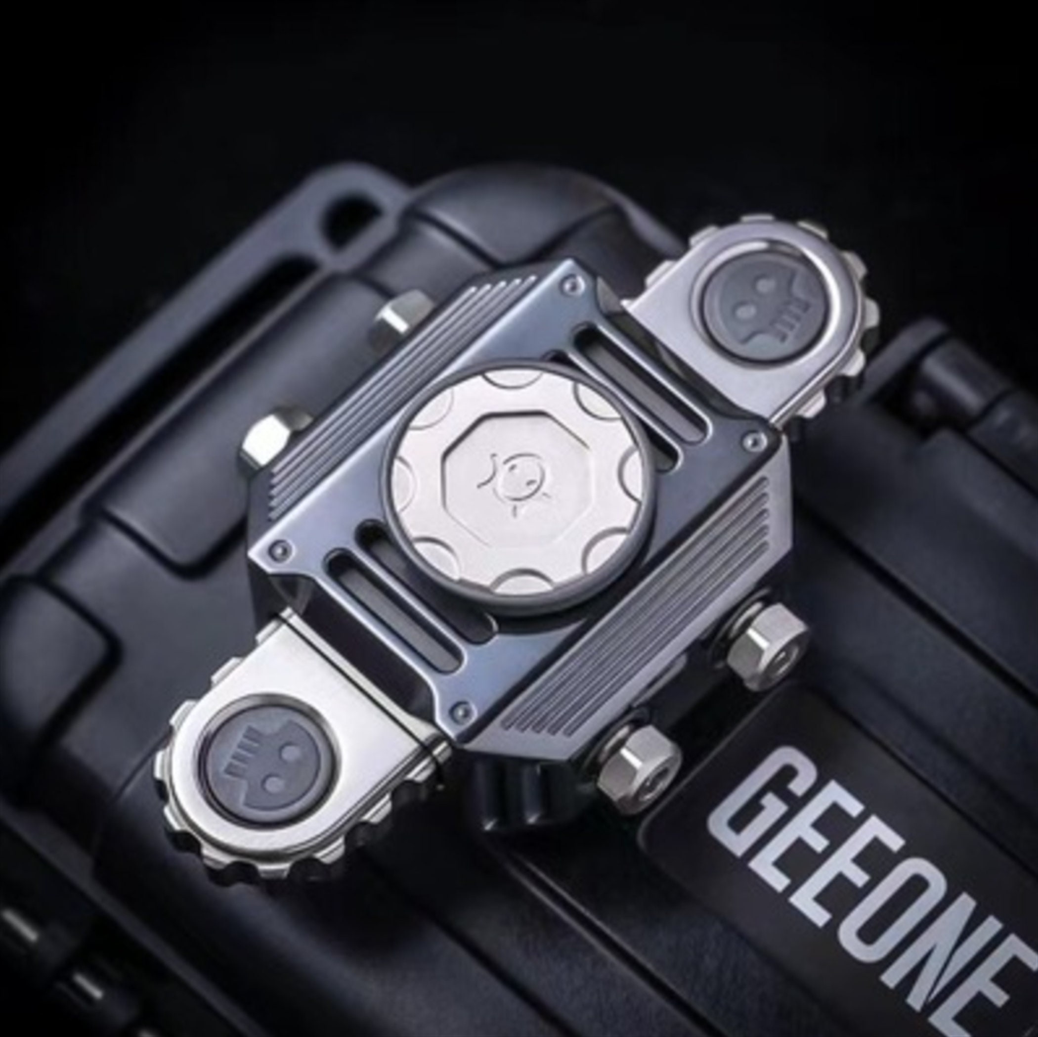 Chainsaw 2.0-Big white EDC