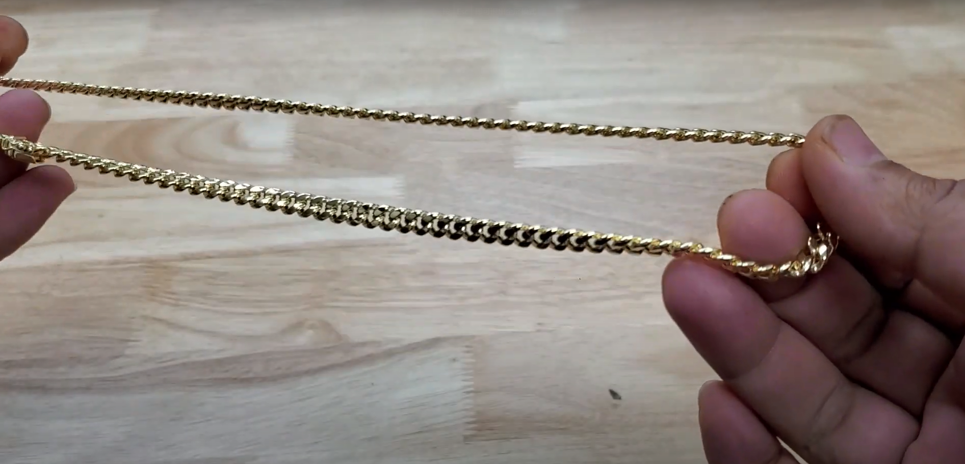 How to Shorten a Chain Necklace Without Cutting? – GirlsGlitter