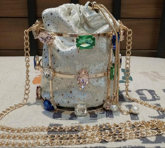 Luxury Diamond Metal Bucket Pearl Handle Women Party Clutch Purses and Handbags Hollow Designer Bag Wedding Chain Shoulder Bag