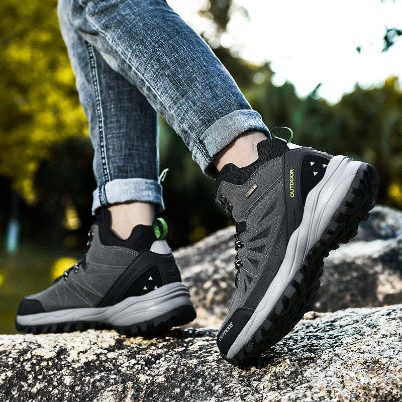 Men Winter Sneakers Outdoor Boots High Top Mountain Climbing Tactical Hiking Shoes Padded Trekking Boot Coturnos Masculinos