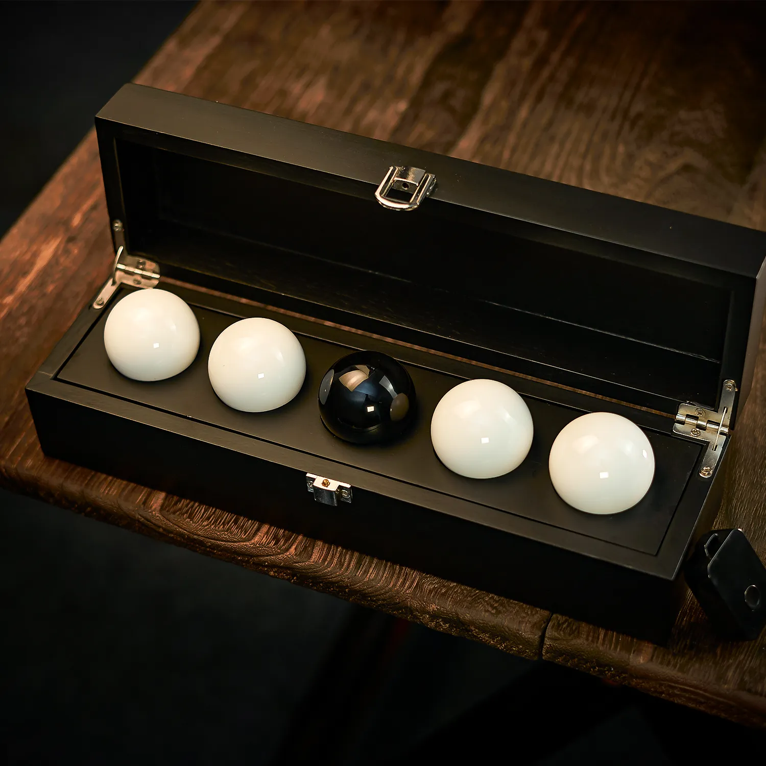 SLEUTH BALL BY IARVEL MAGIC-N2G Presents