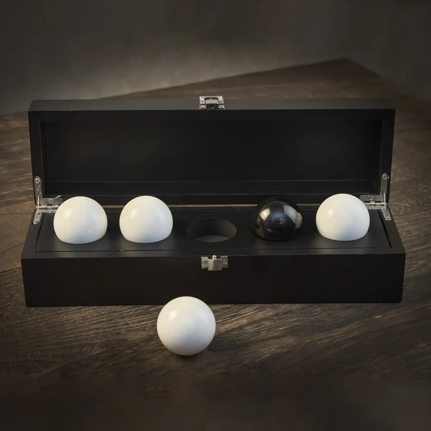 SLEUTH BALL BY IARVEL MAGIC-N2G Presents