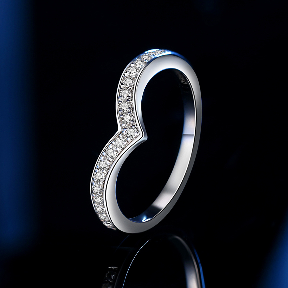V-shaped row of diamond ring for women, a gift for girlfriend, beautiful gift box packaging, size can be freely adjusted