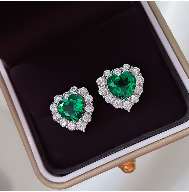 High Luxury Delicate Heart Emerald Earrings