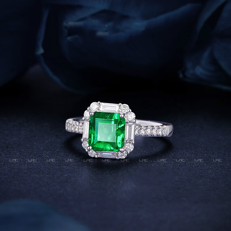 Natural emerald ring for women colored gemstone selection 2.320 carats