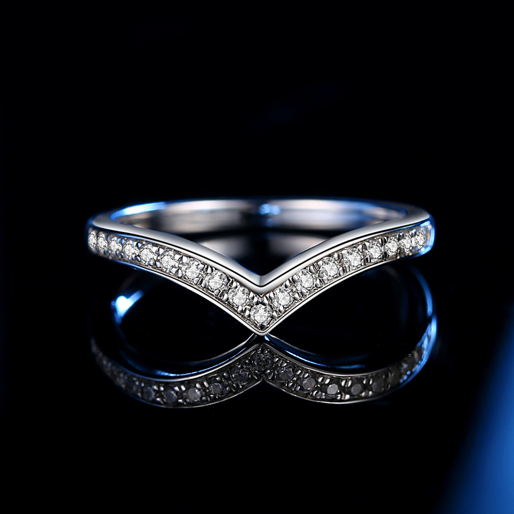 V-shaped row of diamond ring for women, a gift for girlfriend, beautiful gift box packaging, size can be freely adjusted