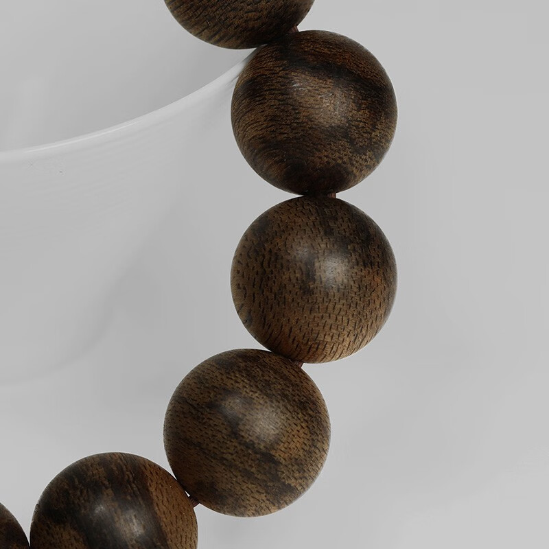 Submerged floating Vietnam Huaian soft silk chennan species old material sinker string Buddha beads collection grade