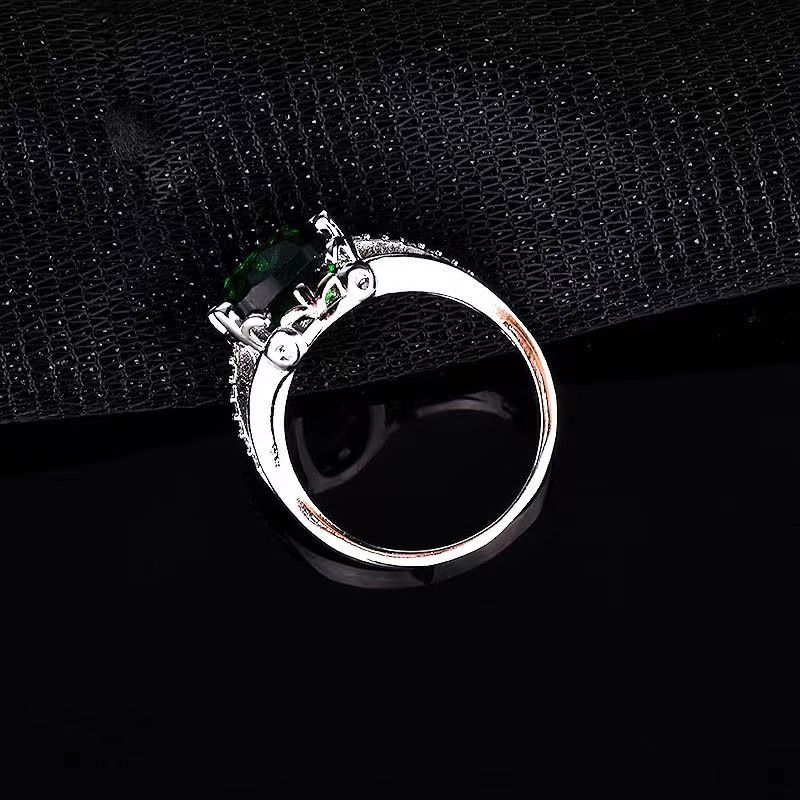 Certified Emerald-cut Natural Emerald Ring in 18k White Gold with Diamond,  (2.52 carats total weight)，freely adjustable in size.