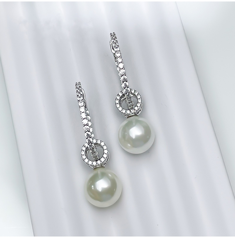 High-class feeling light luxury strong light Australia white pearl earrings