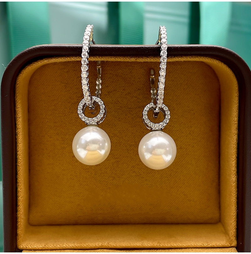 High-class feeling light luxury strong light Australia white pearl earrings