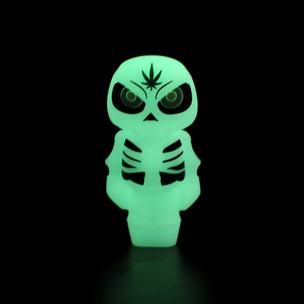 Skeleton Hand Pipee Glow in Dark
