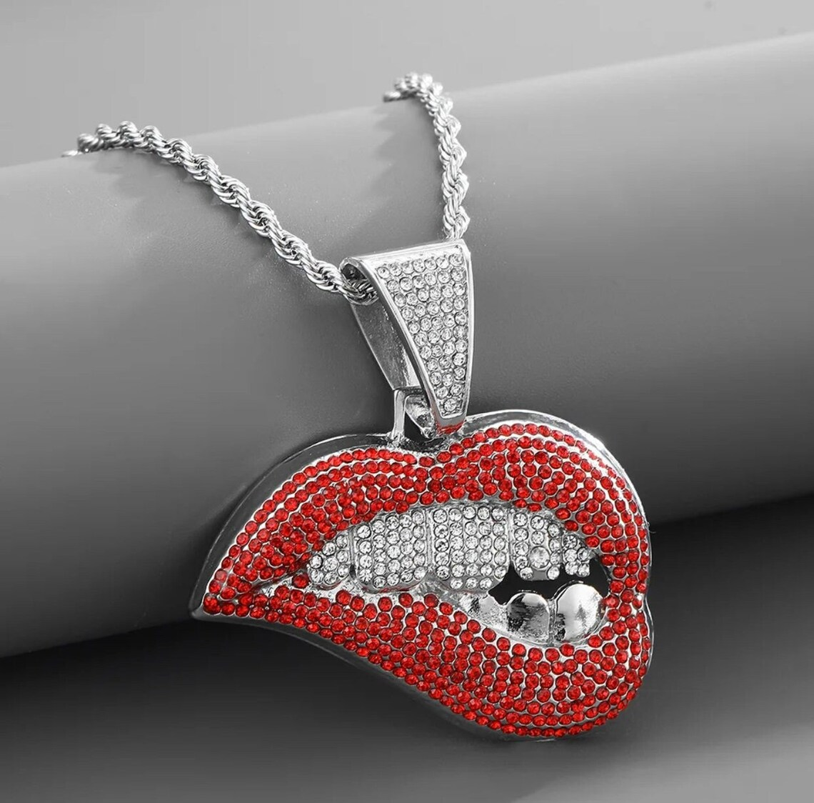Iced Out Zircon Bling Lip Kiss Pendant Necklace Fashion Street Style