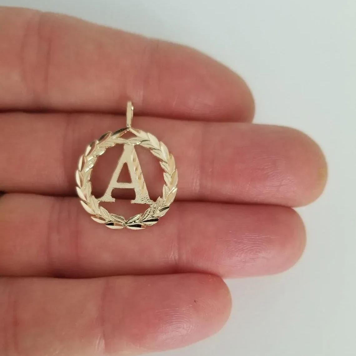 Yellow Gold Wreath Personalized A-Z Initial Letter Pendant Necklace-silviax