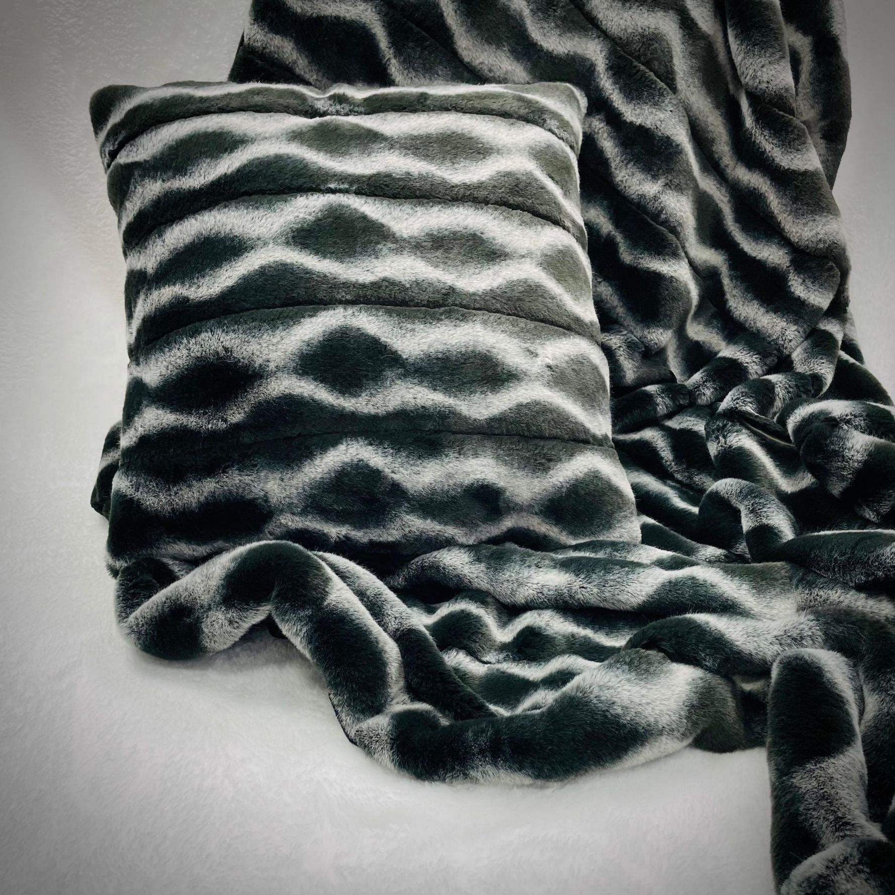  Faux Fur Bed Blanket