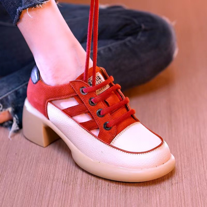 Sandálias casuais de cor clara para mulheres