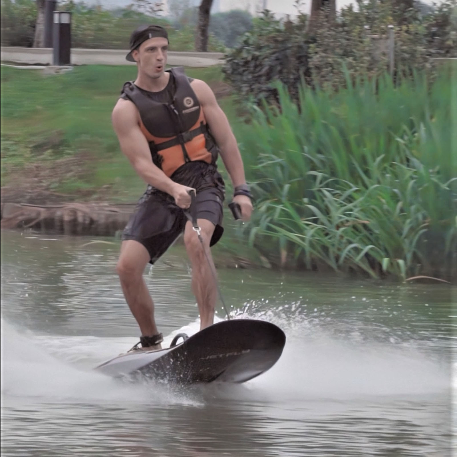 Appreciation of the surfing scenery on an electric surfboard