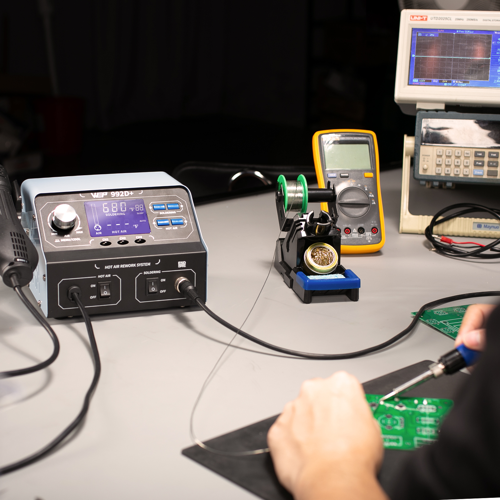 992D+ Soldering + Rework 2-IN1 Station