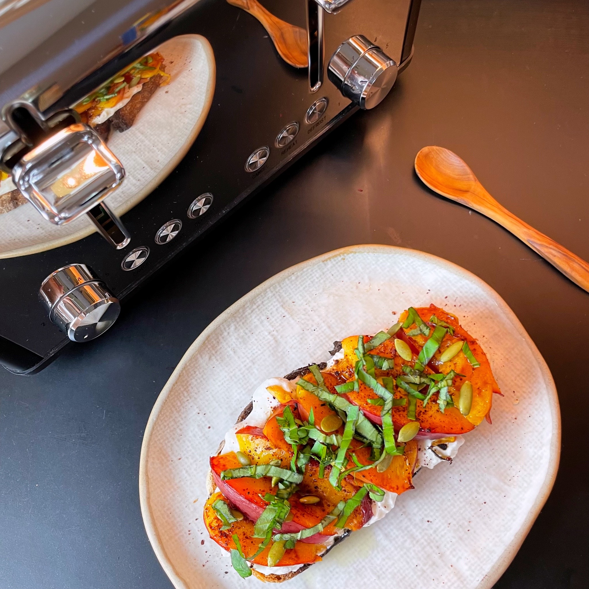 Grilled nectarine and burrata toast-Cusimax