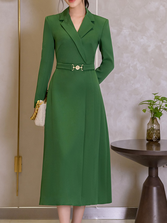 Vestido elegante com gola lapela e cinto