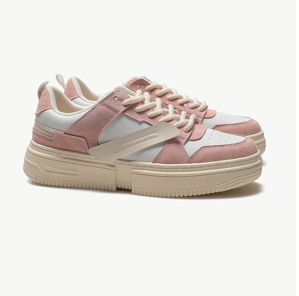 Casual shoes with thick soles and low tops