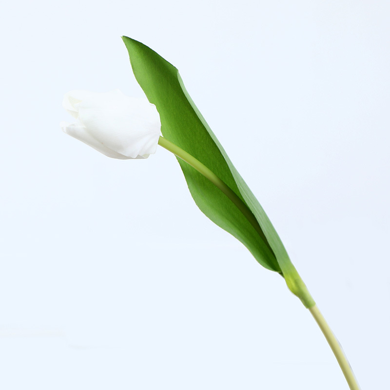 High-end artificial flowers feel moisturizing tulip