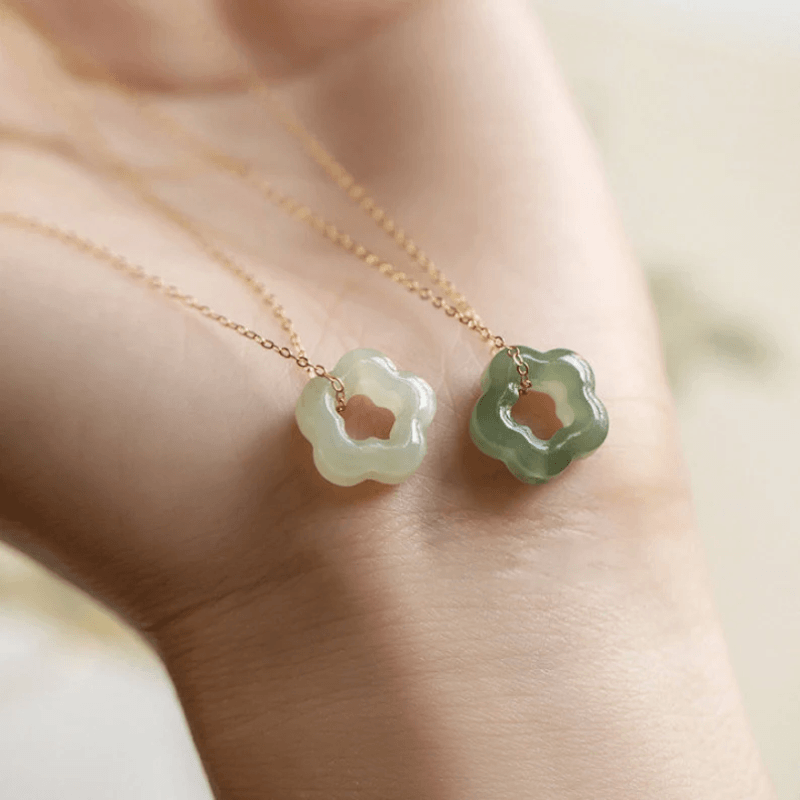 Wholesale green hetian flower pendant necklace-eebuy