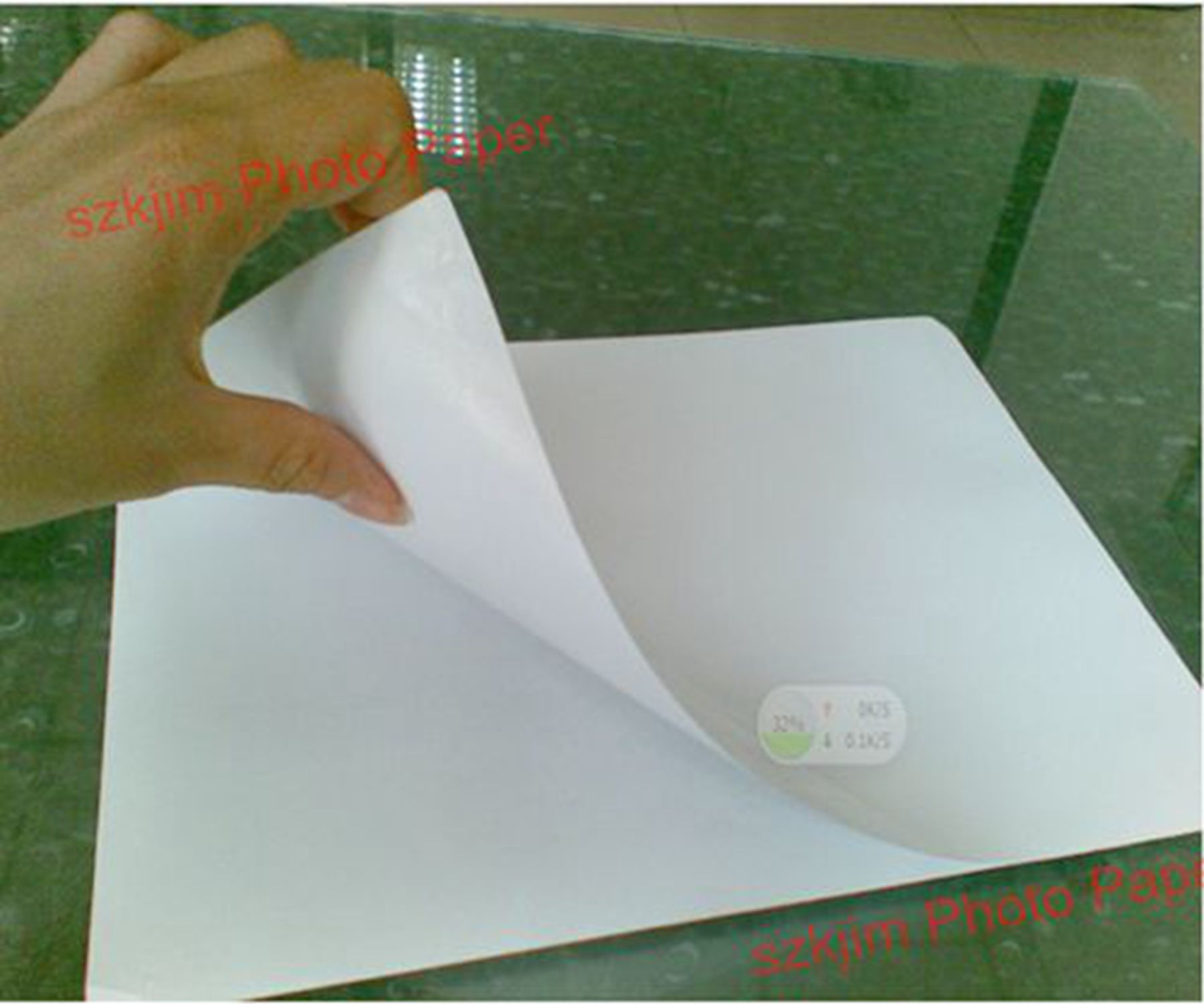 Uinkit 100 sheets Self-Adhesive  Sticker Glossy Paper Photo 8.5x11 Inkjet Self Adhesive Label   135Gsm